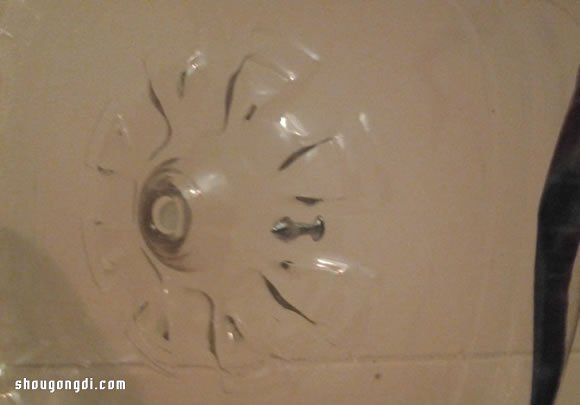 塑料油桶DIY自行车挡风装置制作教程