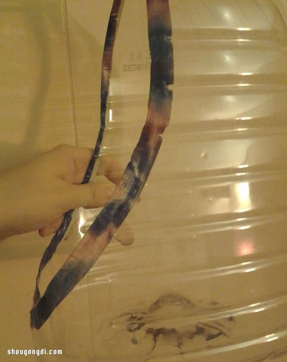 塑料油桶DIY自行车挡风装置制作教程
