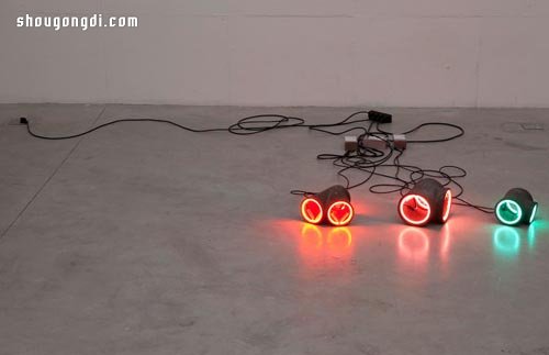 廢舊生銹鋼管打造充滿工業風的藝術燈具