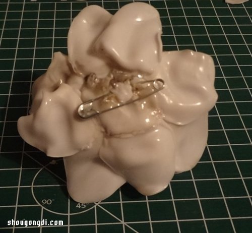 塑料勺子變廢為寶：DIY超逼真牡丹花胸花與項鏈