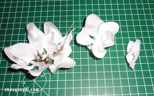 塑料勺子變廢為寶：DIY超逼真牡丹花胸花與項鏈