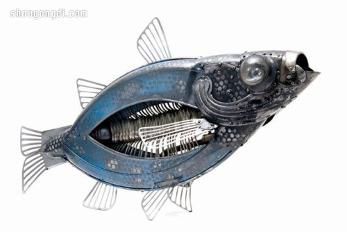 廢金零組件變廢為寶：DIY手工動物模型創作