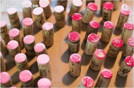 紅酒瓶塞手工藝：製作浪漫愛心裝飾畫
