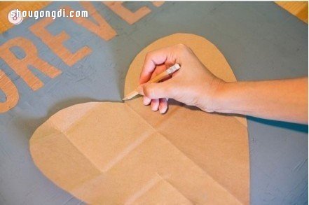 紅酒瓶塞手工藝：製作浪漫愛心裝飾畫