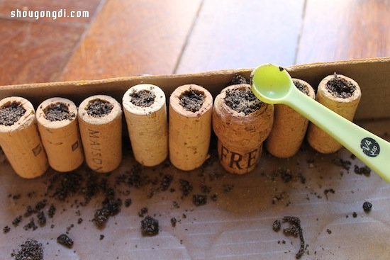 軟木塞變廢為寶：手工DIY迷你多肉盆栽與冰箱貼