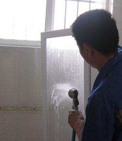 隱形紗窗清洗指南：5個實用步驟保持窗戶清潔