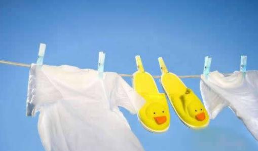 白色衣服被染色怎么办？实用去色技巧大公开