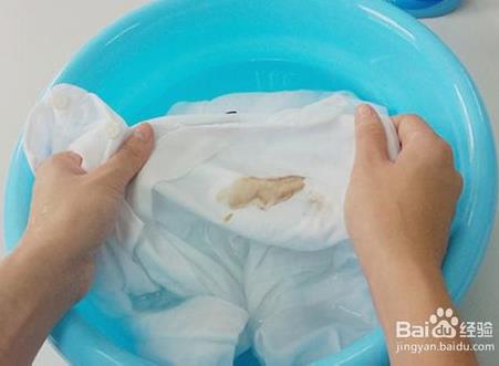 衣服血渍怎么洗?9個實用方法去血漬