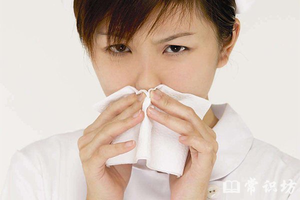 夏季止鼻血指南：正確止血與預防措施