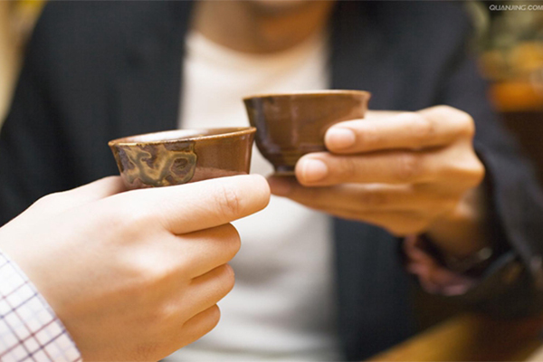 春节朋友聚会 谨防酒精中毒急救知识要了解