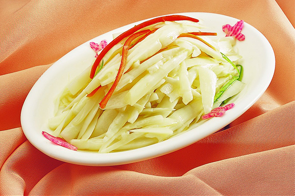 蔬菜中毒瞬間發作：警惕天然毒素與細菌性中毒差異