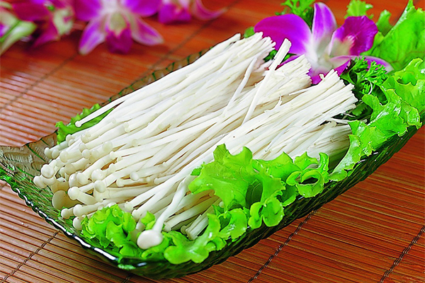 金針菇必須煮熟食用 未煮熟可能導致中毒