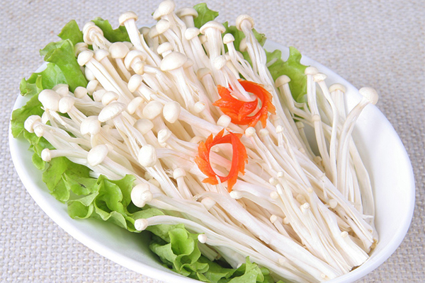 金針菇必須煮熟食用 未煮熟可能導致中毒