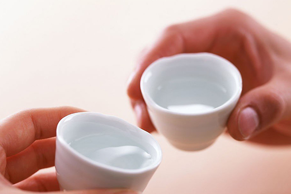 節日飲酒安全守則：如何有效防止酒精中毒