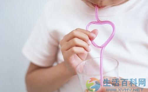 巧用吸管通下水管道的小妙招