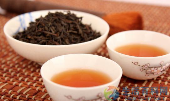喝剩的茶叶有妙用：13個生活小技巧