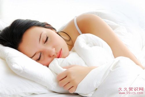 專家建議：為健康著想，務必每週清洗床單與枕套