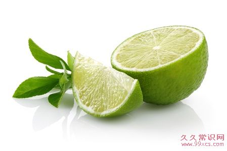 檸檬泡水的正確方法:熱水還是冷水好?