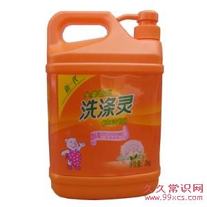巧用「洗碗精」領口袖口油 stain 去除妙方