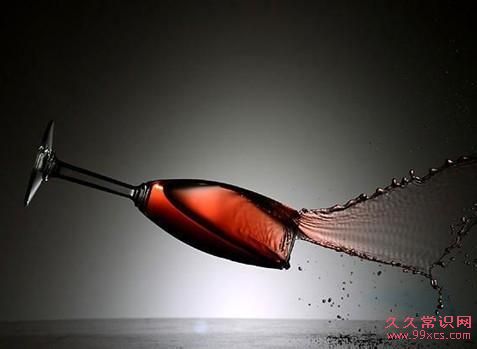 淺色棉質衣服沾上紅酒怎麼辦？三種簡單清洗方法分享
