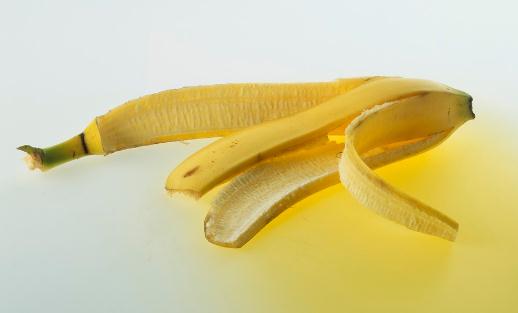 香蕉皮的9大妙用：擦皮鞋、护肤、防中风