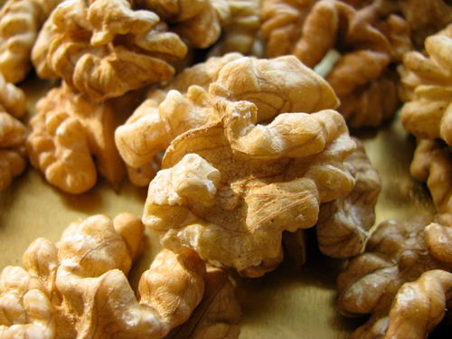 如何去除口中蒜味？6 種食物讓你吃過癮仍清新