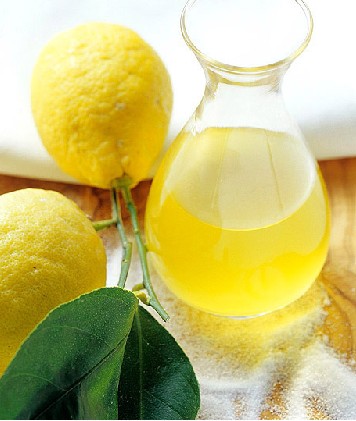 小苏打的多种用途:除垢、清洁与美容功效