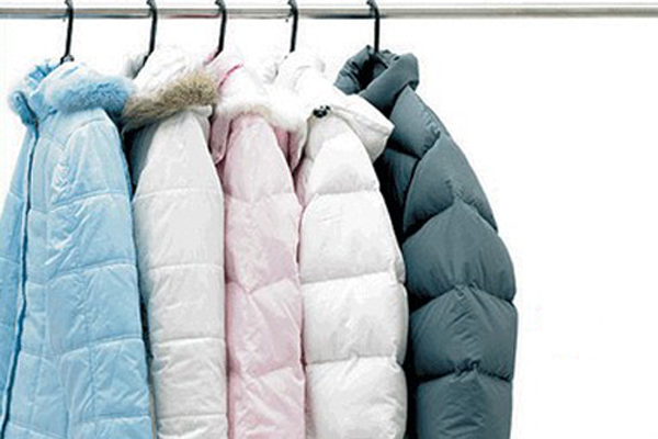 洗衣機與手洗:羽絨服正確清洗指南