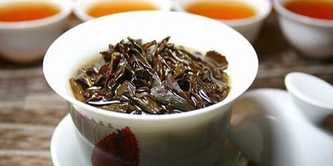 隔夜茶的妙用大全:10大生活巧用与健康功效