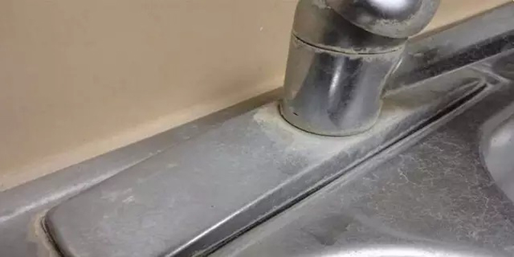 如何清洗水龍頭？實用小技巧讓廚房水龍頭亮潔如新