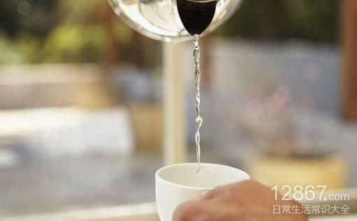 水中毒症状揭秘：认识与预防