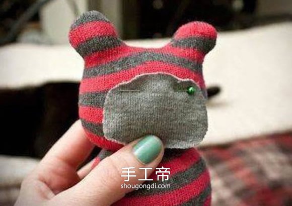 用袜子制作小熊娃娃 教程：自制袜子娃娃小熊怎么做