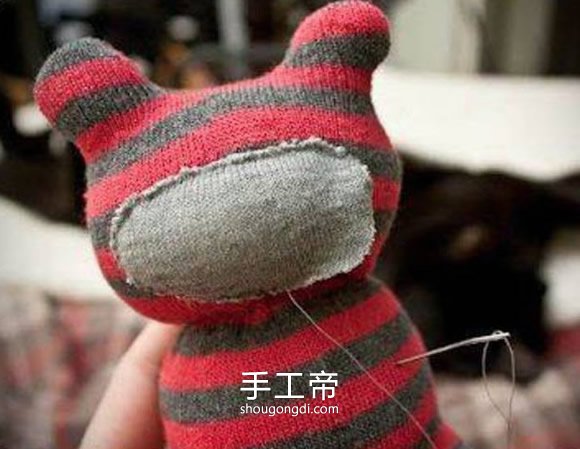 用袜子制作小熊娃娃 教程：自制袜子娃娃小熊怎么做