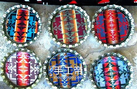用瓶蓋創作可愛手工藝品 瓶蓋畫DIY指南
