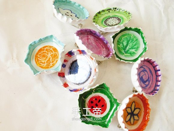 用瓶蓋創作可愛手工藝品 瓶蓋畫DIY指南