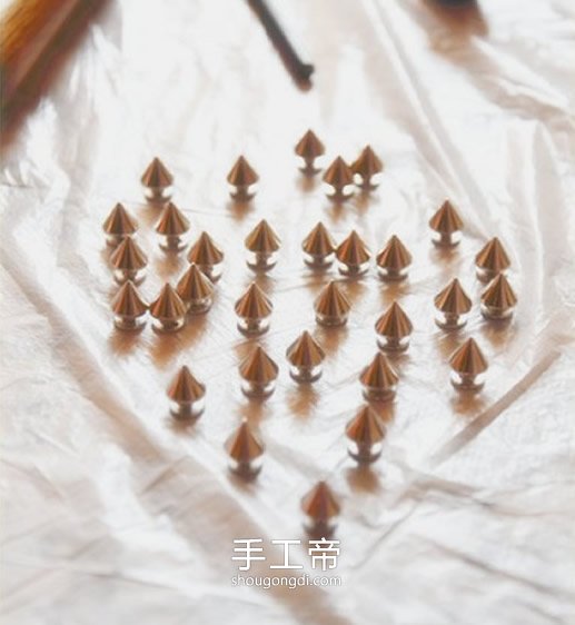 用鉚釘改造舊夾克外套｜簡單舊夾克DIY重生術