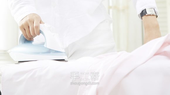 用矿泉水瓶怎麼熨衣服 - 免熨斗快速平整衣物技巧