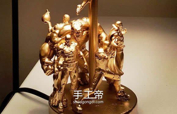 用超级英雄人偶DIY制作帅气台灯底座
