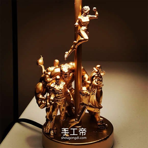 用超级英雄人偶DIY制作帅气台灯底座