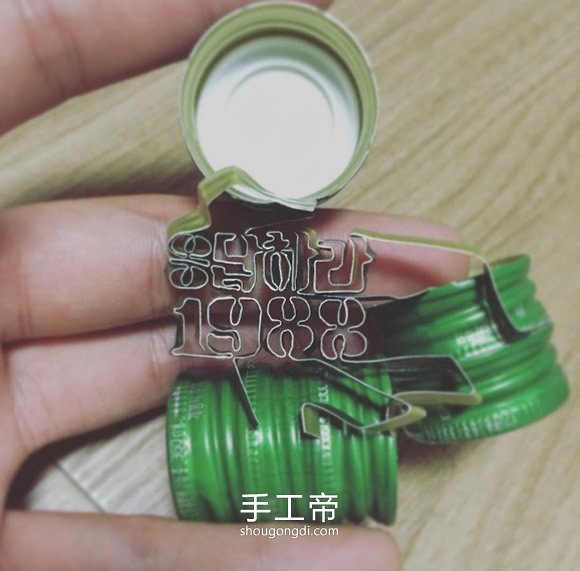 金屬瓶蓋手工DIY：啤酒瓶蓋創意變廢為寶