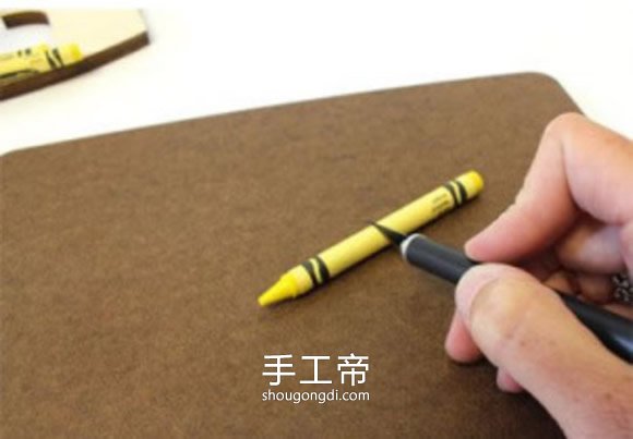用蠟筆制作字母掛飾 手作DIY廢物利用教學