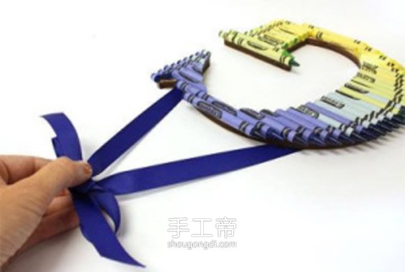 用蠟筆制作字母掛飾 手作DIY廢物利用教學