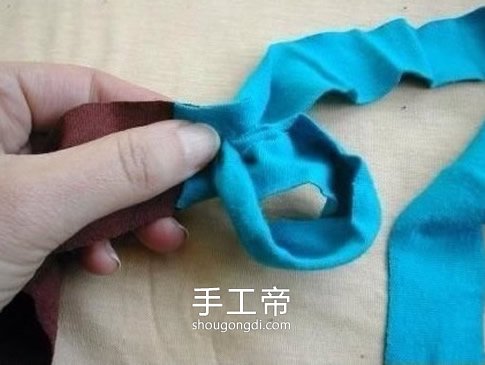 舊衣服編地毯DIY：圖解教你編織圓地毯
