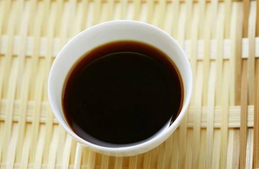 醬油妙用大發揮:除了調味,還有這些實用功效!