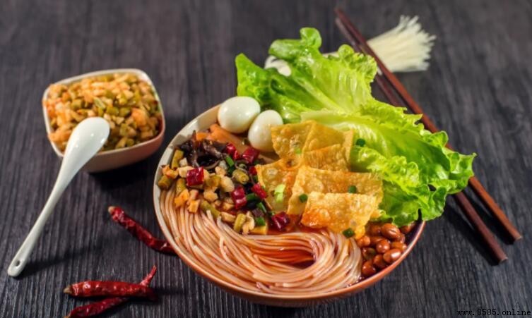 螺蛳粉过期一个月能吃吗？安全食用指南