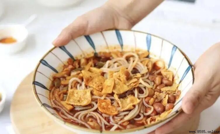 螺蛳粉不放酸笋还臭吗？
