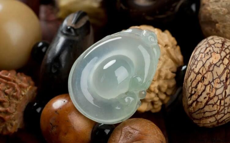 注膠翡翠如何鑑別?四個簡單方法