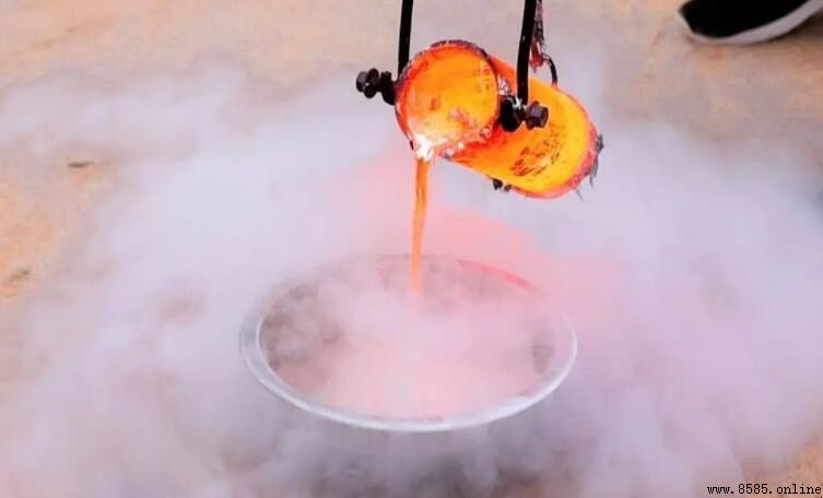 為什麼鋁水遇水會爆炸？原理與類似現象解析