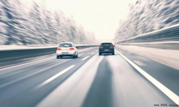 超車時需要按喇叭嗎?解析駕駛安全與禮儀規則