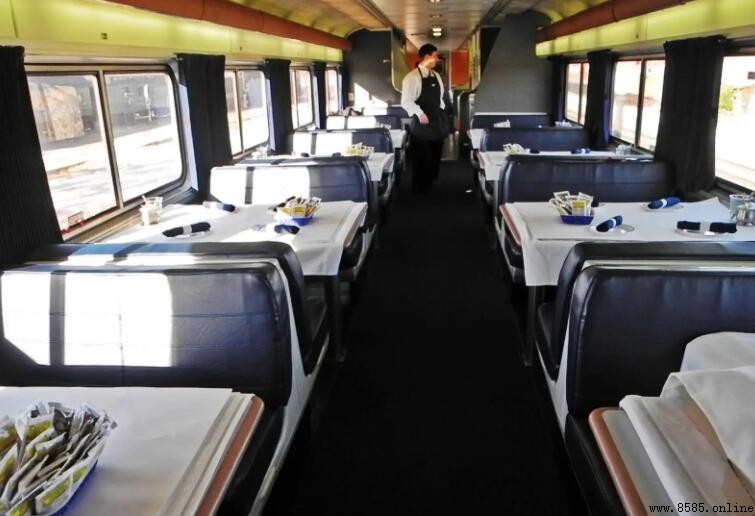 火車上隨時可以去餐車吃飯嗎？餐車營業時間與使用注意事項